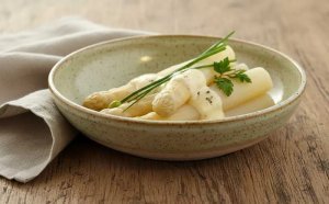 Asperges blanches et sauce mousseline légère