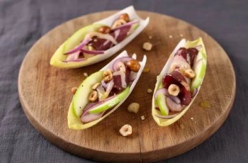 Endives farcies magret fumé, pomme verte et noisettes grillées