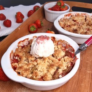 Crumble fraise et rhubarbe