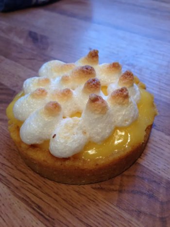 Tarte au citron, fond de tarte biscuit et noix