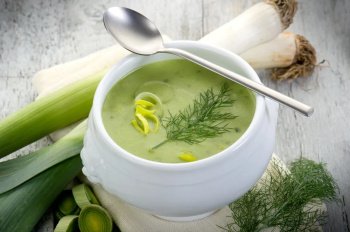Soupe somptueuse de pommes de terre et poireaux