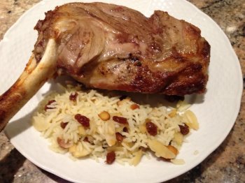Epaule d'agneau rôtie et riz aux amandes