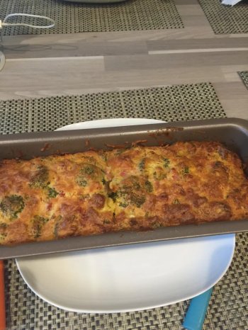 Cake aux brocolis, lardons et moutarde