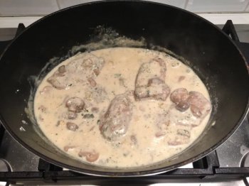 Sauté de veau à l'estragon et aux champignons
