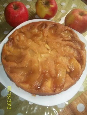 Quatre-quart caramélisé aux pommes