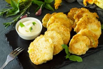 Beignets de choux-fleur mariné