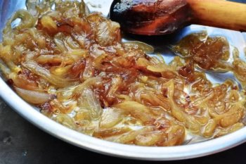 Comment caraméliser des oignons