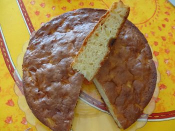Gâteau aux yaourt aux pommes à la fleur d'oranger