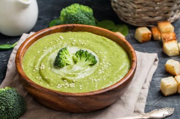 Velouté de brocoli au chèvre frais