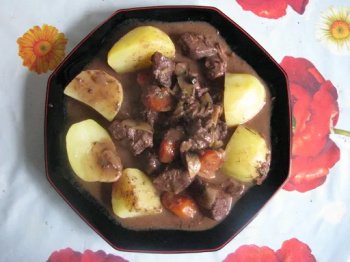 Civet de biche mariné à la gelée de groseilles rouges