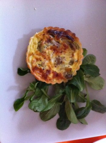 Tarte aux cuisses de grenouilles et champignons