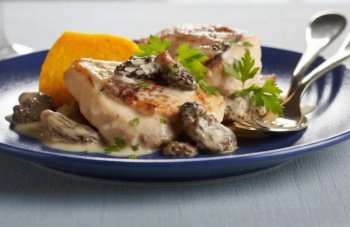 Chapon sauce aux morilles, flans de potiron