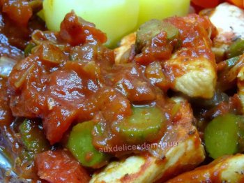 Sauté de poulet à la sauce tomate aux cornichons -LIGHT-