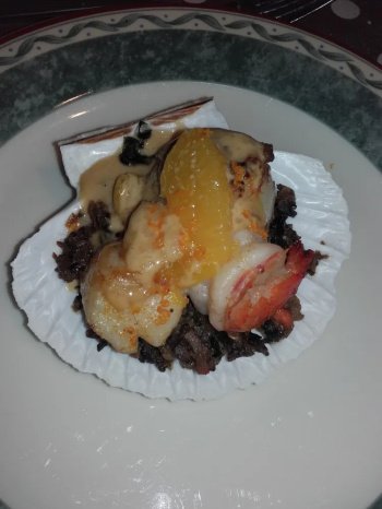 Saint jacques et gambas aux agrumes sur lit de champignons et wakamé