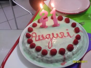 Financier pistache et crème framboisée