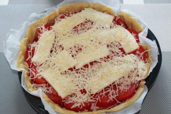 Tarte salée fromage à raclette et tomates