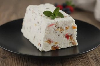 Nougat glacé aux fruits secs