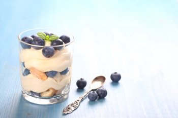 Tiramisu léger à la myrtille