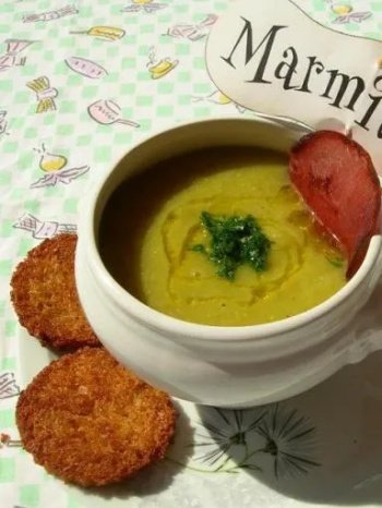 Velouté de courgettes à la coriandre et au curry