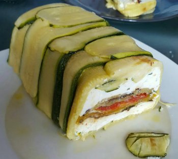 Terrine de légumes du soleil au chèvre frais, vinaigrette basilic