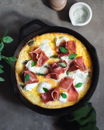 Frittata aux asperges vertes, mozzarella di Buffala et jambon serrano