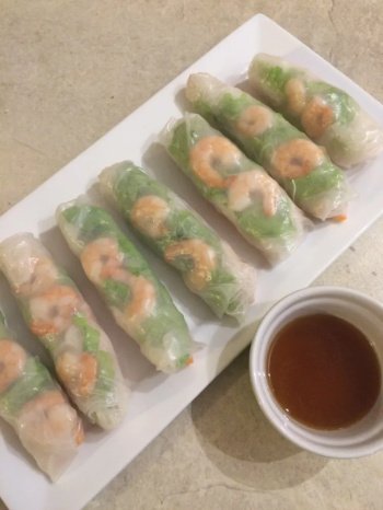 Rouleaux de printemps et sauce