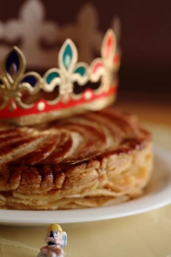 Galette des rois à l'ananas et chocolat au lait
