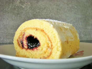 Gateau roulé à la pistache au coeur cerise