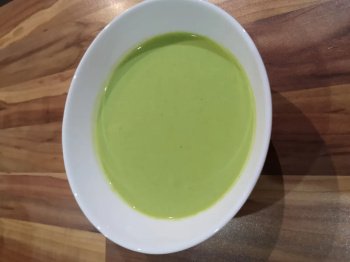Velouté de petits pois et menthe poivrée