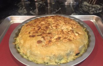 Pastilla de saumon frais aux épinards et aux amandes