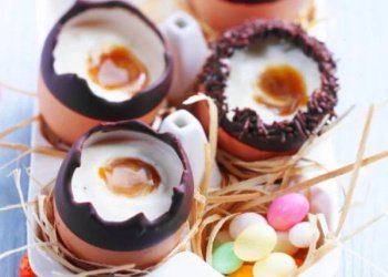 Mousse chocolat blanc et caramel salé dans sa coquille