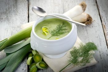 Velouté de poireaux, lardons et pommes de terre