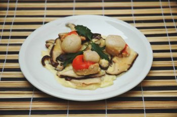 Noix de Saint-Jacques aux shii-takés