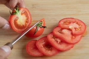 Comment Couper une Tomate Comme un Chef - Les Secrets de la Cuisine