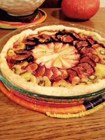 Tarte fine aux poires, figues et kiwis