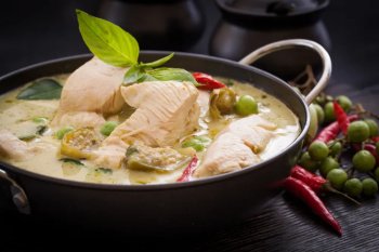 Poulet cuisiné au lait de coco