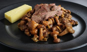 Gigot d'agneau aux girolles