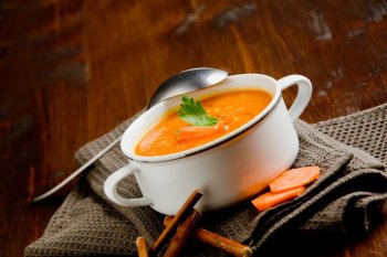 Soupe aux carottes et lardons