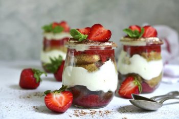 Verrine de fraise et sa mousse