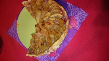 Tarte à la rhubarbe et aux pommes caramélisées
