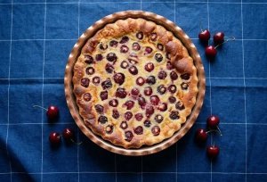 Clafoutis aux Cerises : La Recette Traditionnelle Fondante qui Réveille les Souvenirs d'Enfance