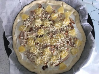 Pizza poulet, ananas et curry