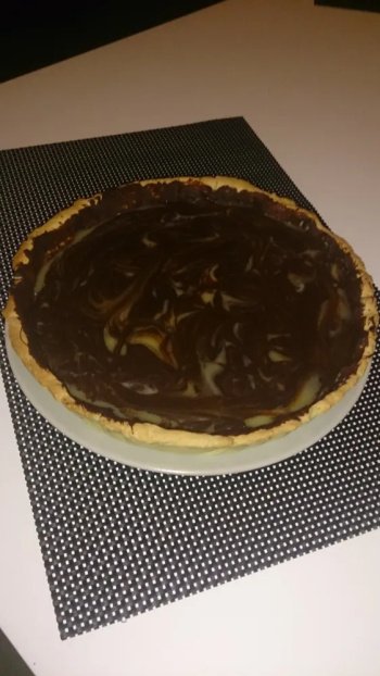 Tarte marbrée chocolat-caramel au beurre salé