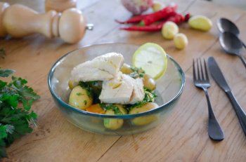 Lieu noir cuisson facile au court-bouillon et beurre aux herbes