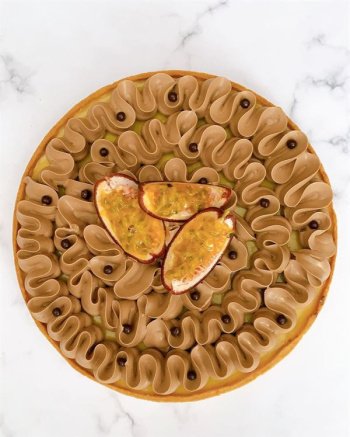 Tarte chocolat et fruit de la passion de mai.patisserie