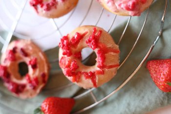 Donuts vanille-fraise au four (recette végétale)