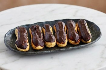 Éclairs gourmands au chocolat : pâte à choux, crème et ganache