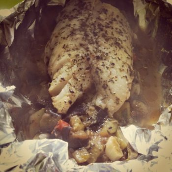 Papillote de cabillaud sur son lit de légumes