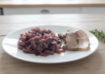 Plat de côtes en cocotte au vin rouge
