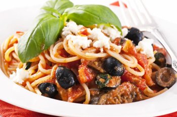 Spaghetti aux aubergines confites et au chèvre